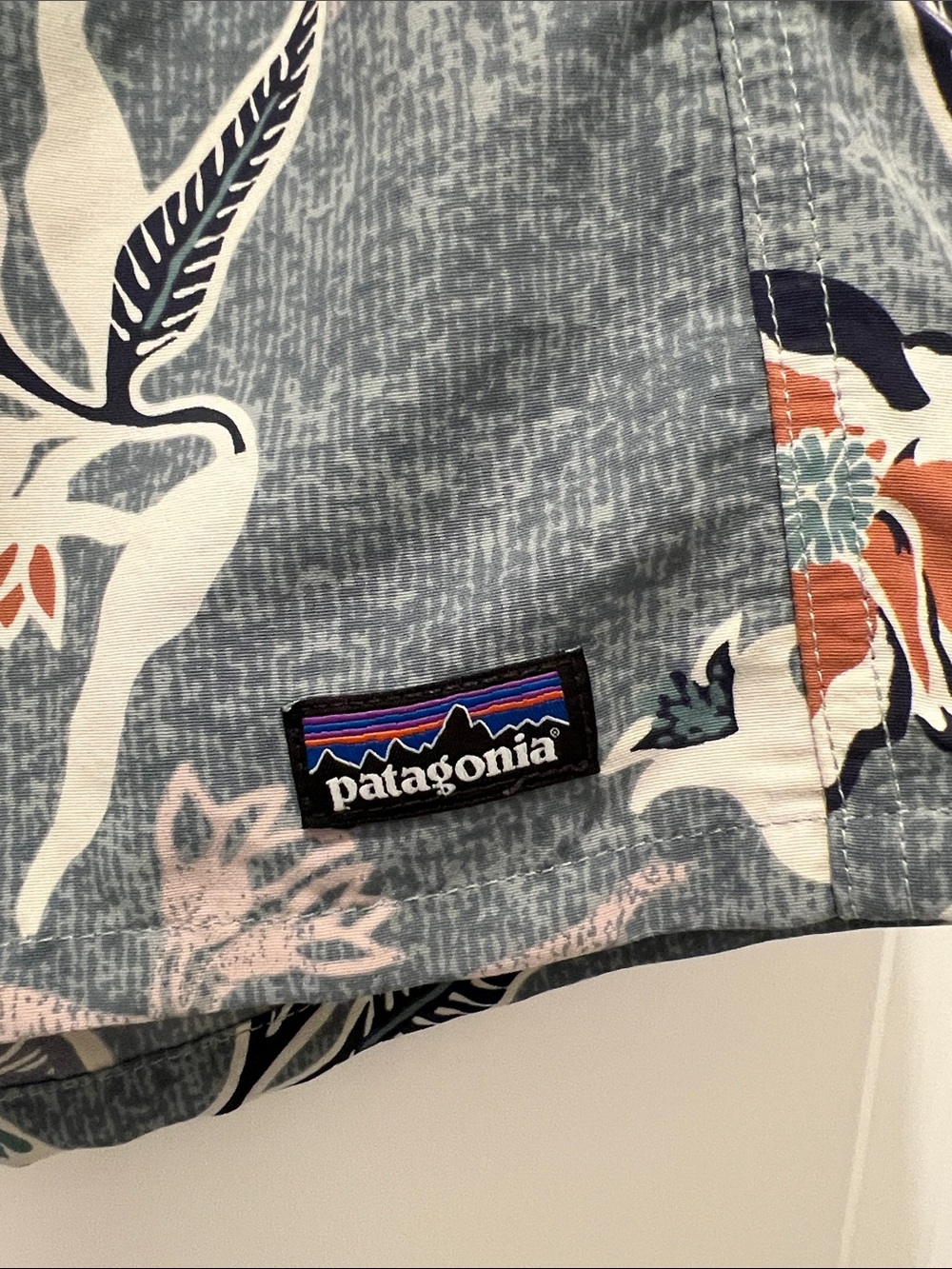 Patagonia Women’s Baggies 5” retired floral pattern.  Sz Small. Like new. - Picture 3 of 7